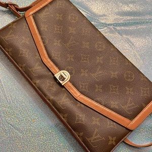 Vintage LV clutch style envelope purse.